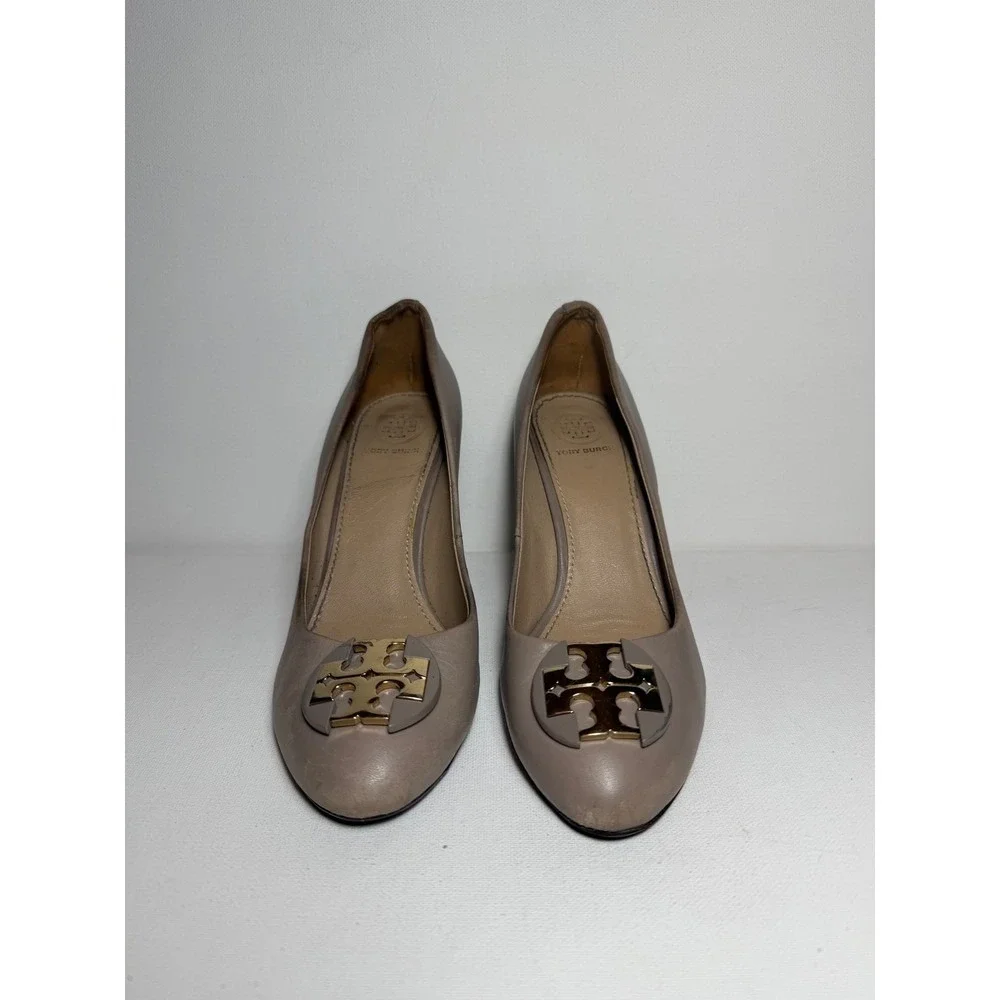 Tory Burch Luna Wedge Pumps French Grey/ Tan Leather Logo Medallion Heels Sz 6